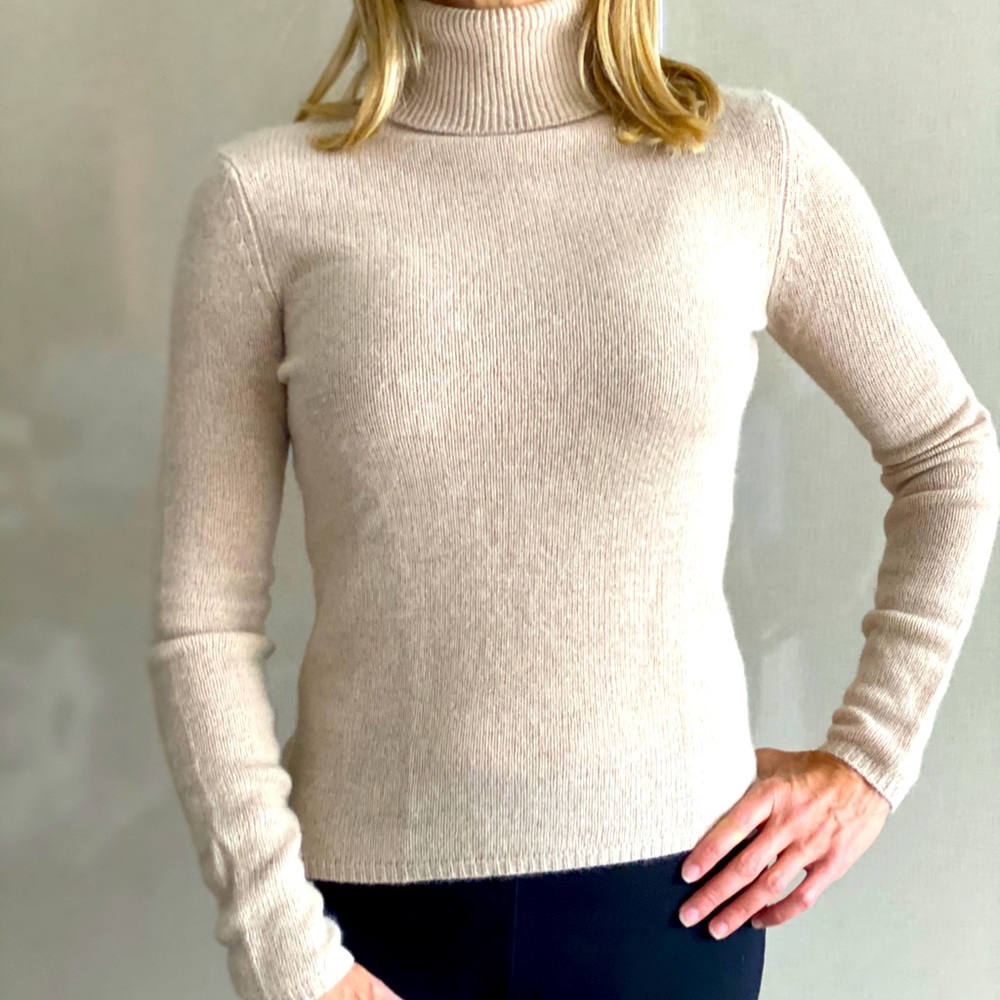 Sutton Studio 💯 % Cashmere Turtle neck sweater. Size S